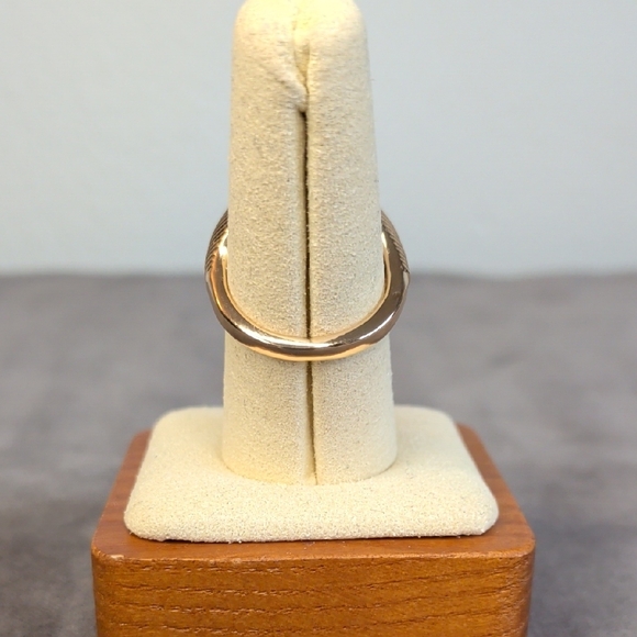 Shell-Texture Statement Ring - Goldtone Size 7 - Picture 4 of 10